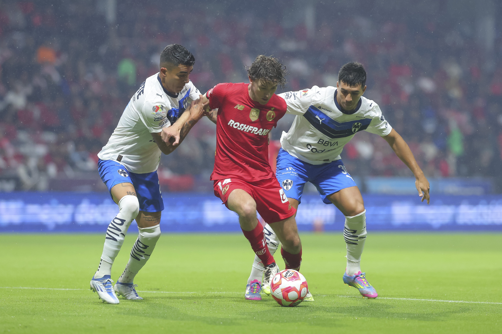 Toluca arrolla 6-2 a Monterrey con Hat trick de Paulinho